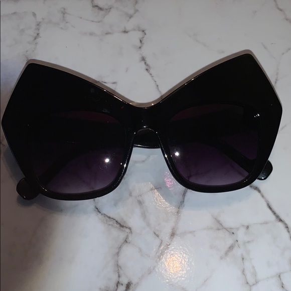 ๐ถ 3 Pairs Statement Black Geometric Structured Sunglasses ๐ถ - Picture 7 of 16